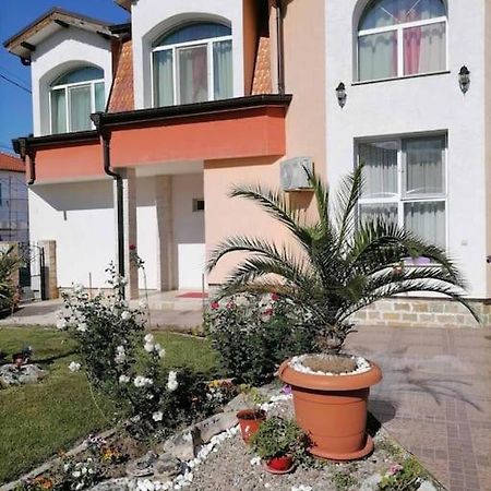 Hotel Lucky 2 Pavel Banya Exterior foto