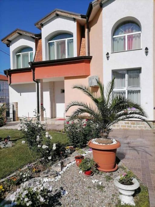 Hotel Lucky 2 Pavel Banya Exterior foto