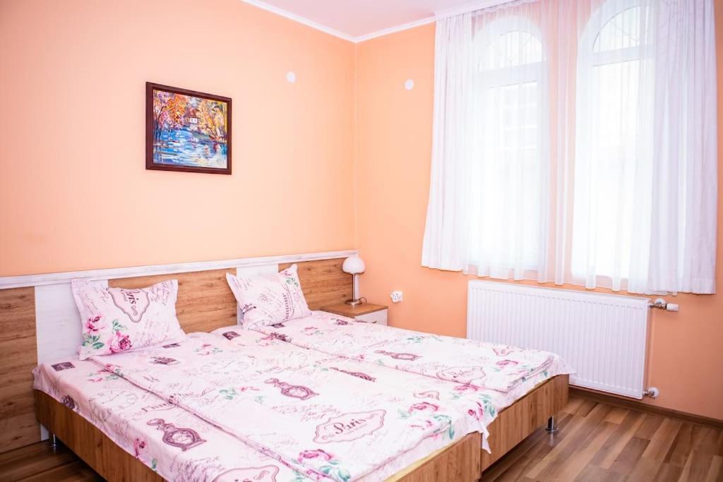 Hotel Lucky 2 Pavel Banya Exterior foto
