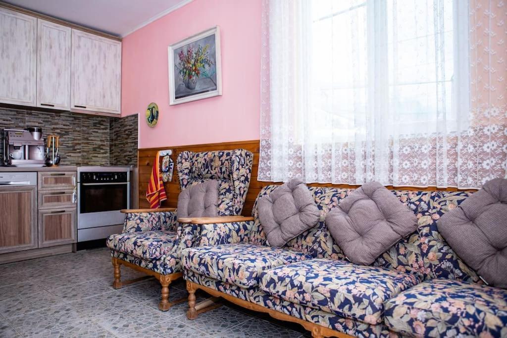 Hotel Lucky 2 Pavel Banya Exterior foto